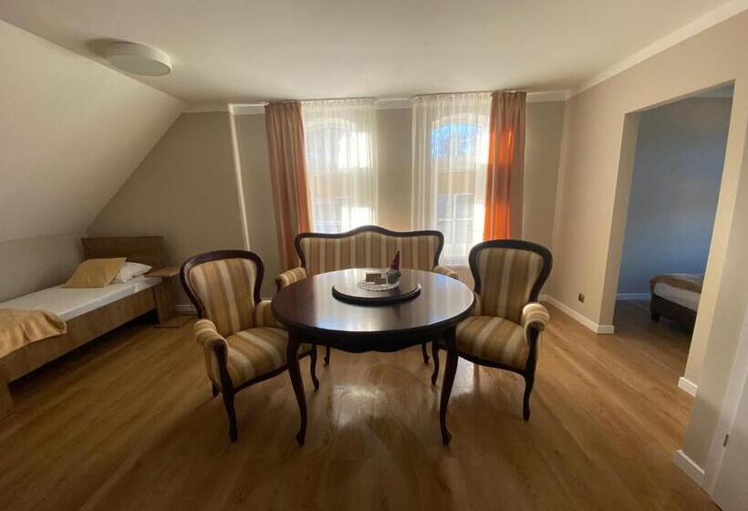 Апартаменты 1 Спальня, Kamil