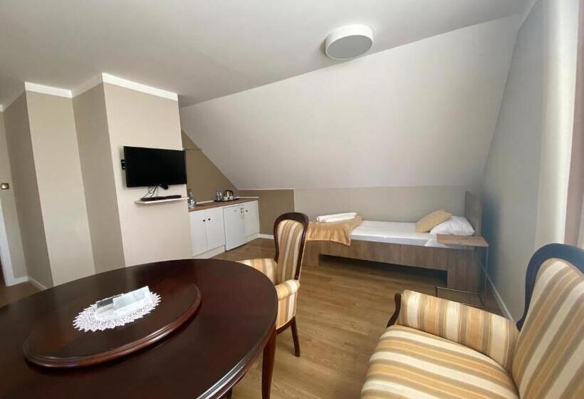 Апартаменты 1 Спальня, Kamil