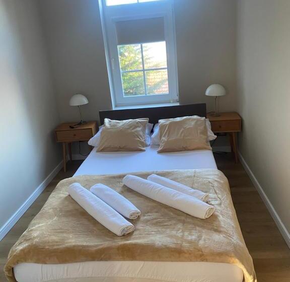 Апартаменты 1 Спальня, Kamil