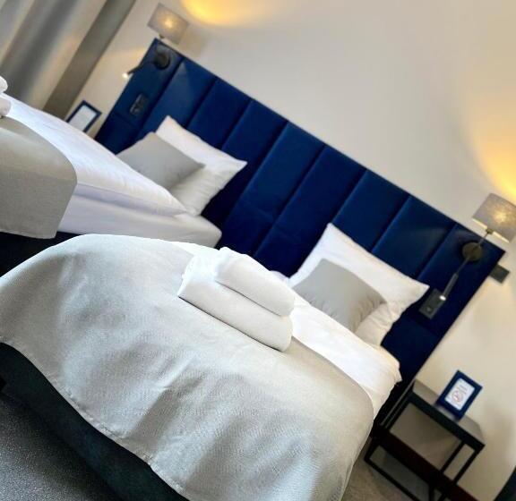 غرفة سوبيريور, Księżyc W świebodzicach