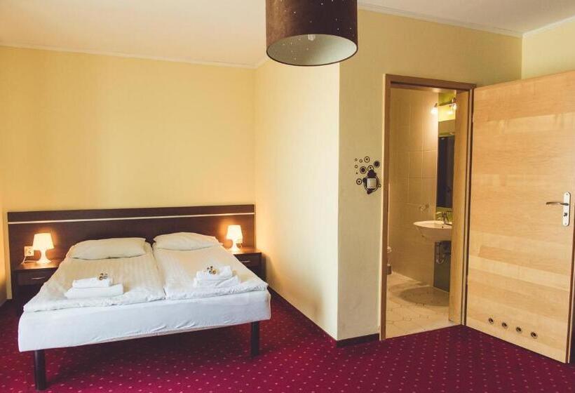 スタンダードルーム, Odejewscy