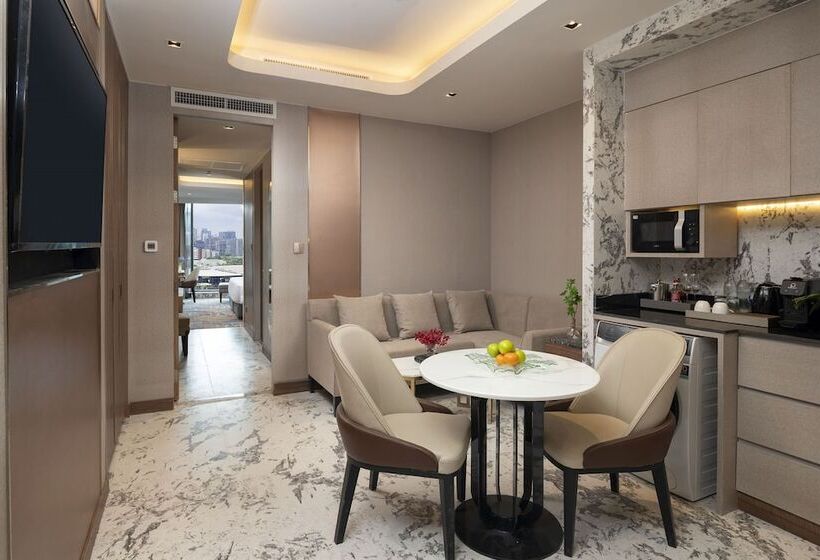 سوییت جونیور کلاب, Valia Hotel Bangkok