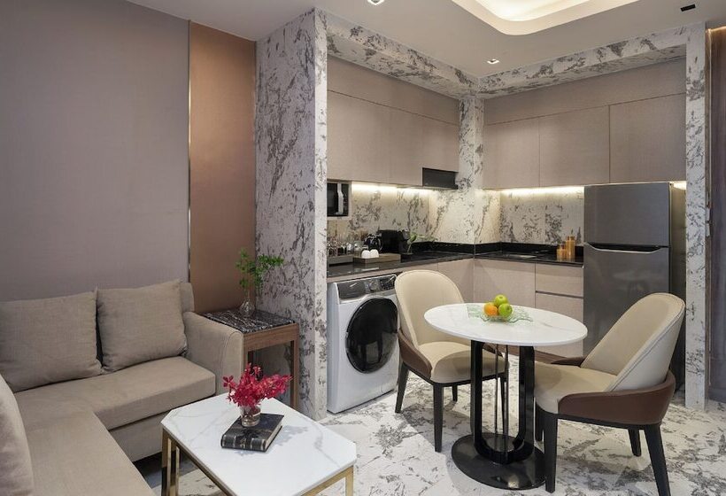 سوییت جونیور کلاب, Valia Hotel Bangkok