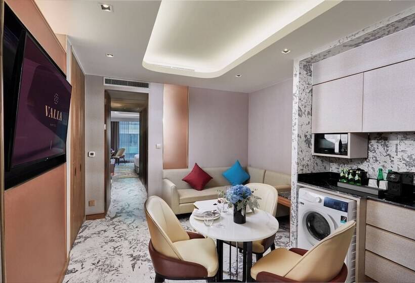 سوییت جونیور کلاب, Valia Hotel Bangkok