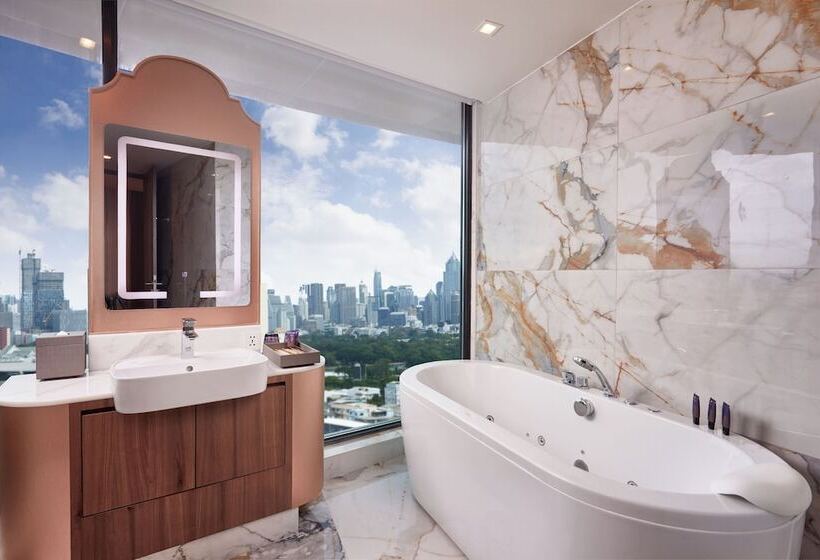 سوئیت کلاب, Valia Hotel Bangkok