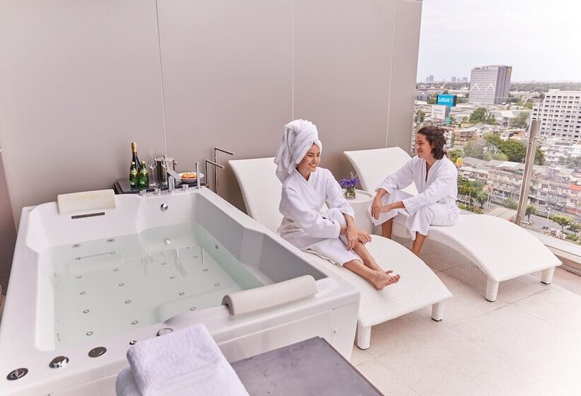 سوئیت کلاب, Valia Hotel Bangkok