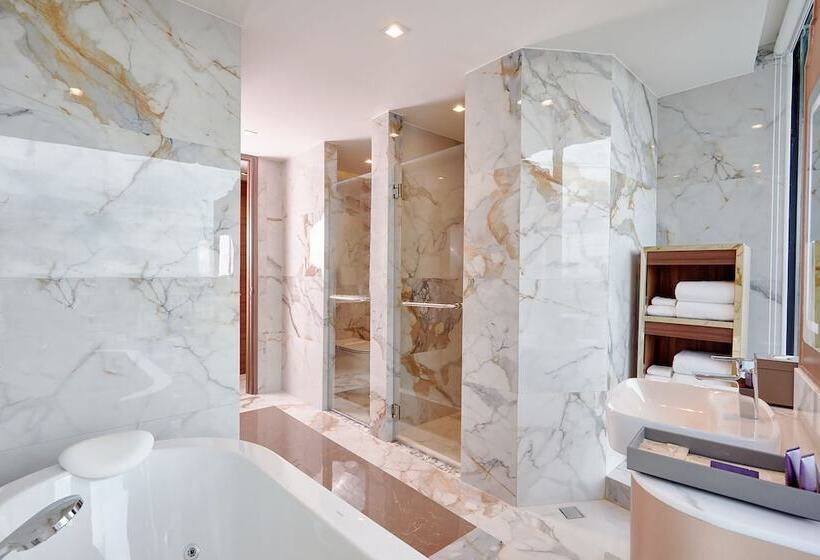 سوییت اجرایی, Valia Hotel Bangkok