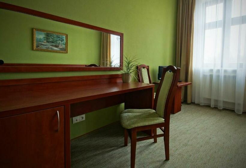 غرفة قياسية فردية, Vis A Vis łańcut