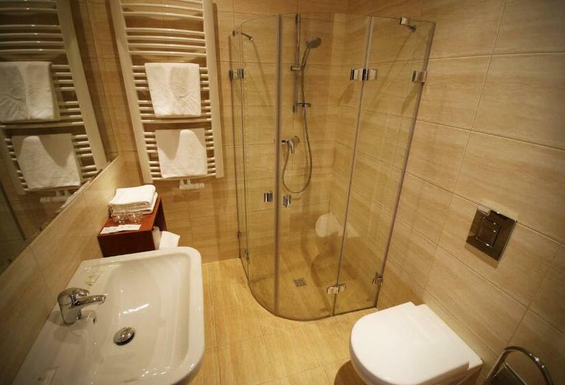 غرفة قياسية فردية, Vis A Vis łańcut