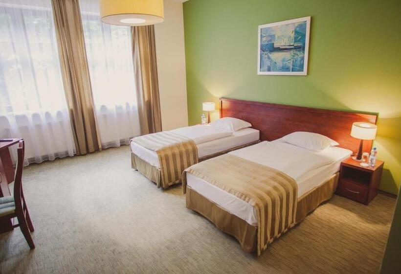 غرفة قياسية, Vis A Vis łańcut