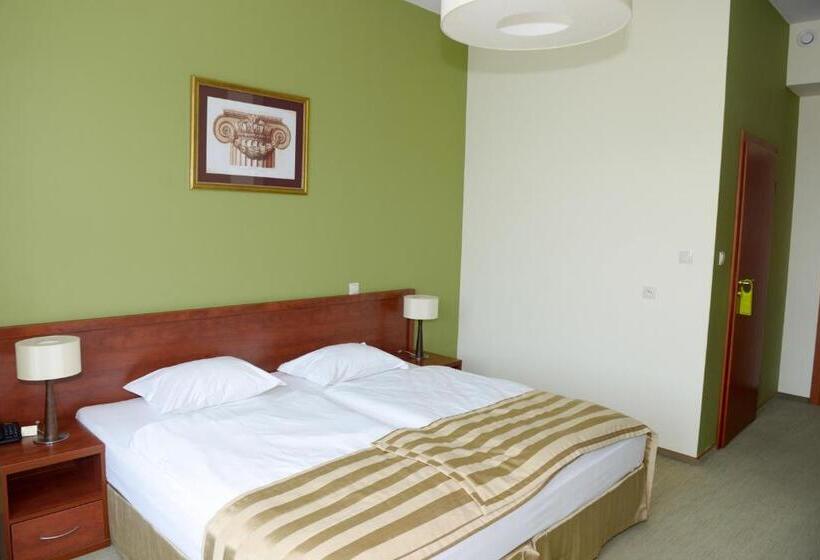 غرفة قياسية, Vis A Vis łańcut