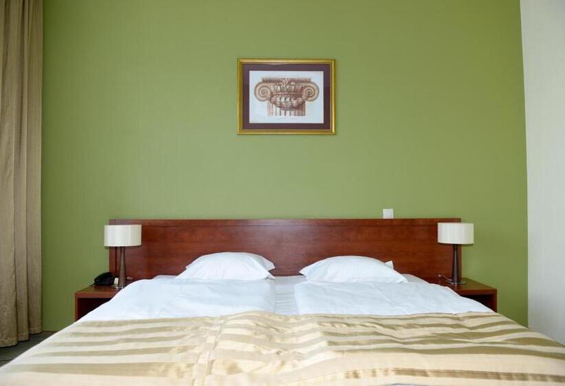 غرفة قياسية, Vis A Vis łańcut