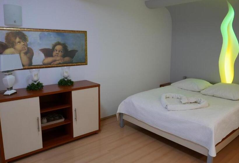 Номер Deluxe, Motel Za Miedzą