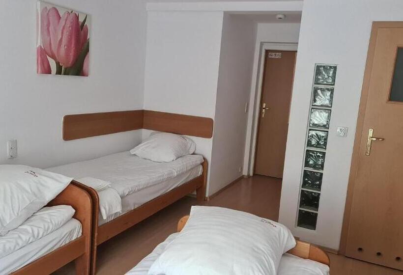 标准三人间, Motel Za Miedzą