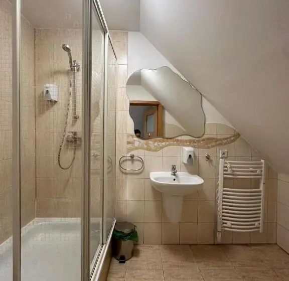 Standard Kolmen Hengen Huone, Motel Za Miedzą