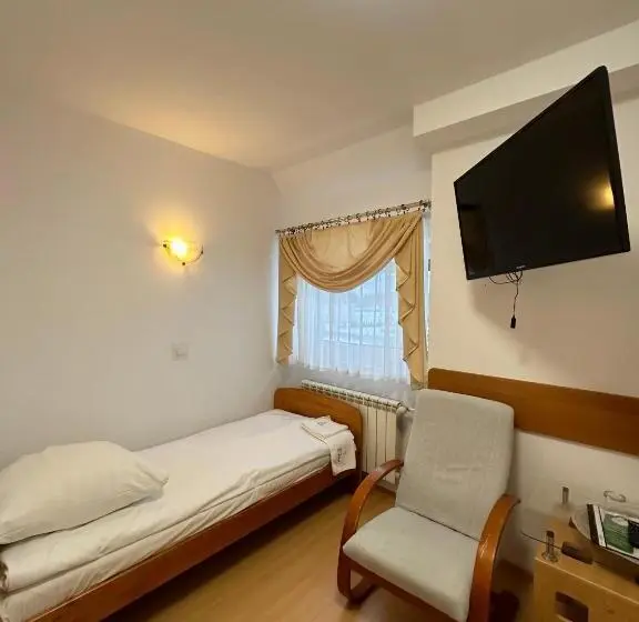 Basic Yhden Hengen Huone, Motel Za Miedzą