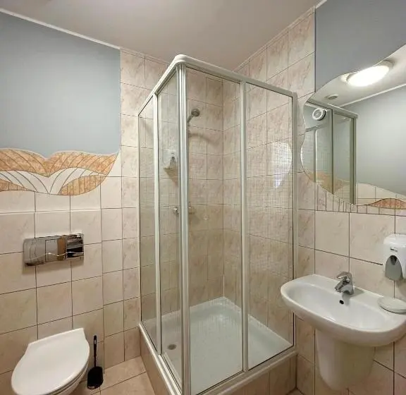 Basic Yhden Hengen Huone, Motel Za Miedzą