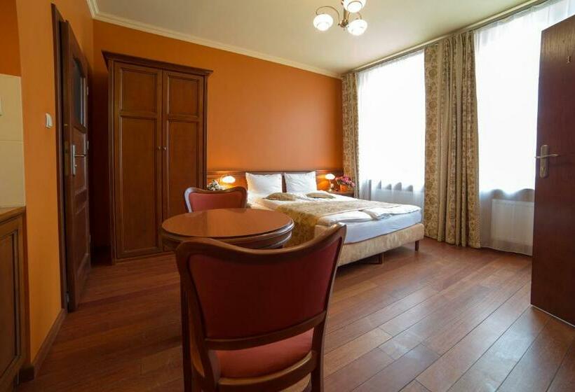 标准工作室, Rynek 16