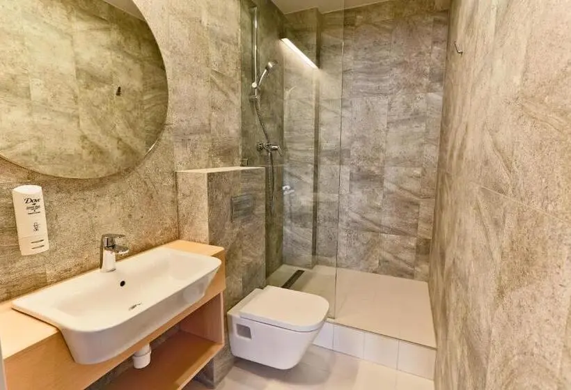 バスルーム共有のトリプルスタンダード, Sleep In Hostel & Apartments Stary Rynek