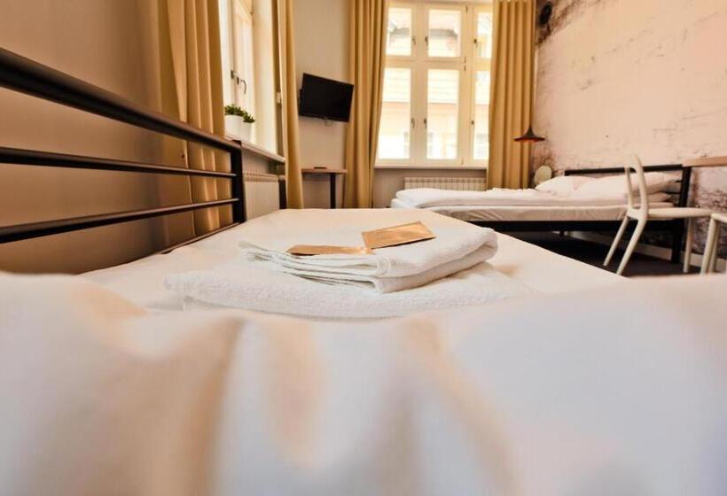 Трехместный Номер Стандарт Совместная Ванная, Sleep In Hostel & Apartments Stary Rynek