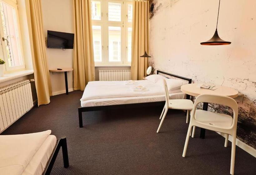 اتاق استاندارد سه تخته با سرویس بهداشتی مشترک, Sleep In Hostel & Apartments Stary Rynek