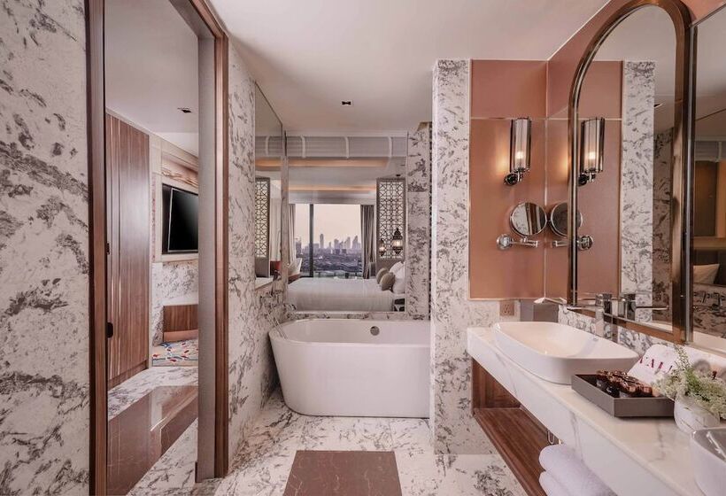 Deluxe Suite King Bed, Valia Hotel Bangkok