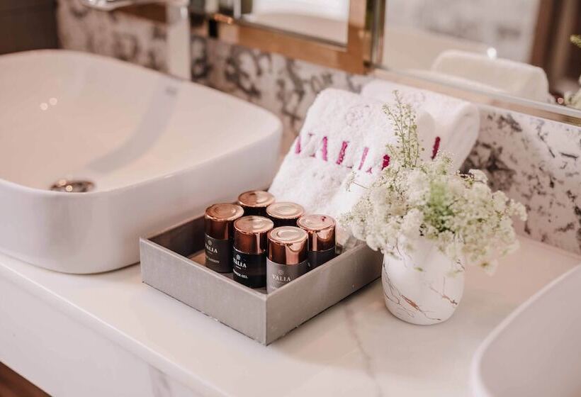 سوییت لوکس, Valia Hotel Bangkok