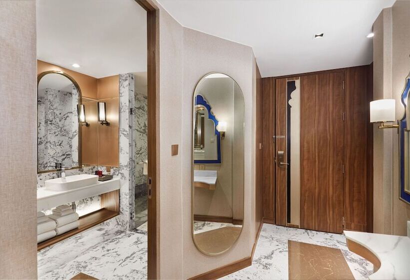 سوییت لوکس, Valia Hotel Bangkok