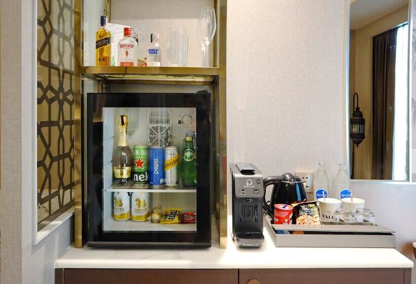 سوییت لوکس, Valia Hotel Bangkok