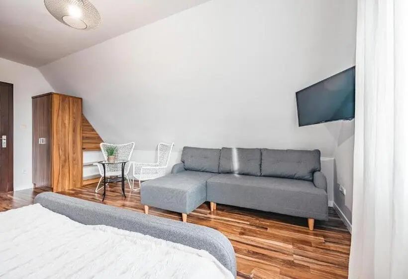 Standard Kolmen Hengen Huone Parveke, Bystry Comfort