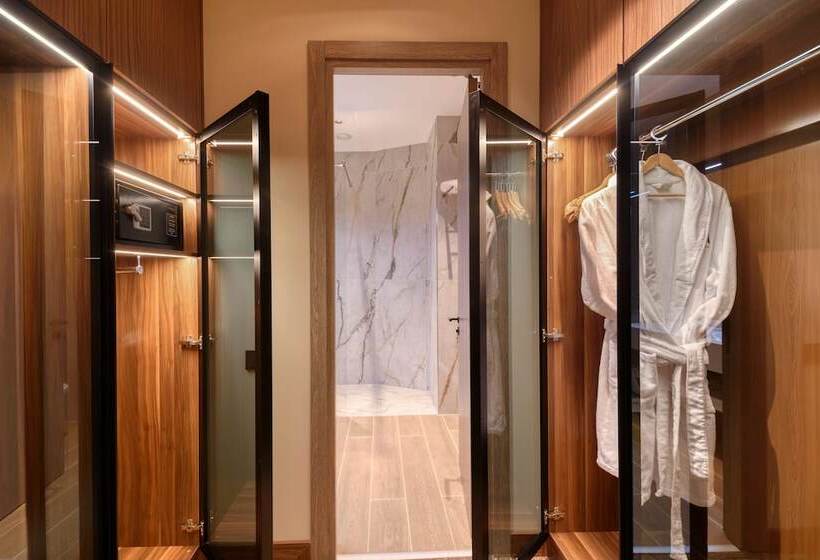 جناح, Hayasa Hotel Yerevan