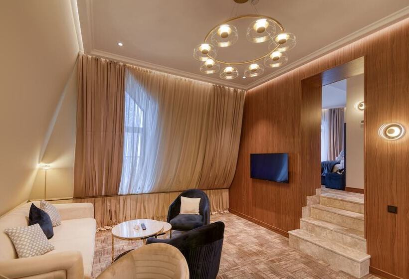 جناح, Hayasa Hotel Yerevan