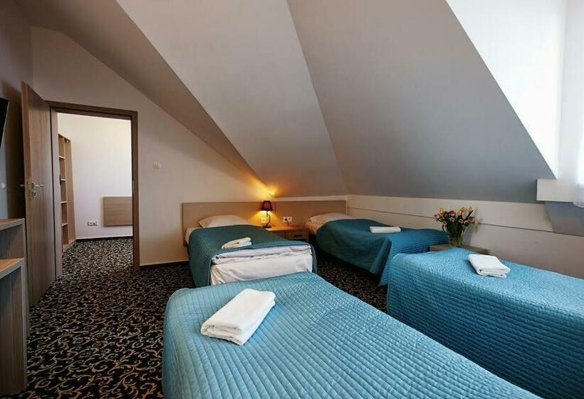 חדר סטנדרט לארבעה, Zajazd Europa