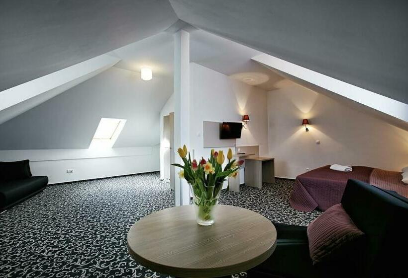 דירת חדר, Zajazd Europa