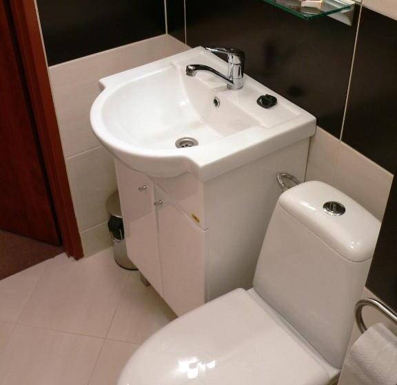 اتاق خانوادگی, Pensjonat Lira