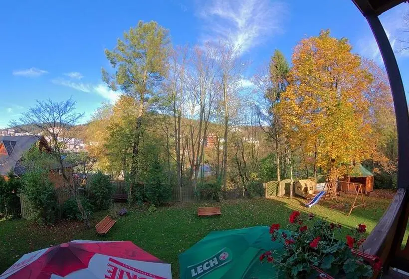 Perhehuone, Pensjonat Lira
