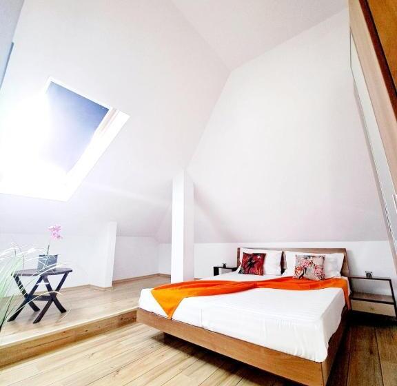 3 Sovrums Lägenhet, Veronica