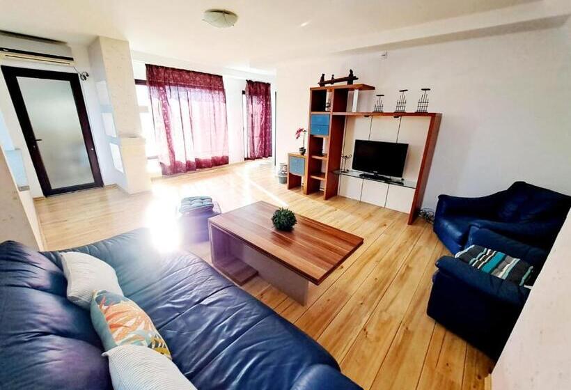 3 Sovrums Lägenhet, Veronica