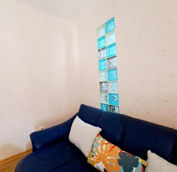 3 Sovrums Lägenhet, Veronica