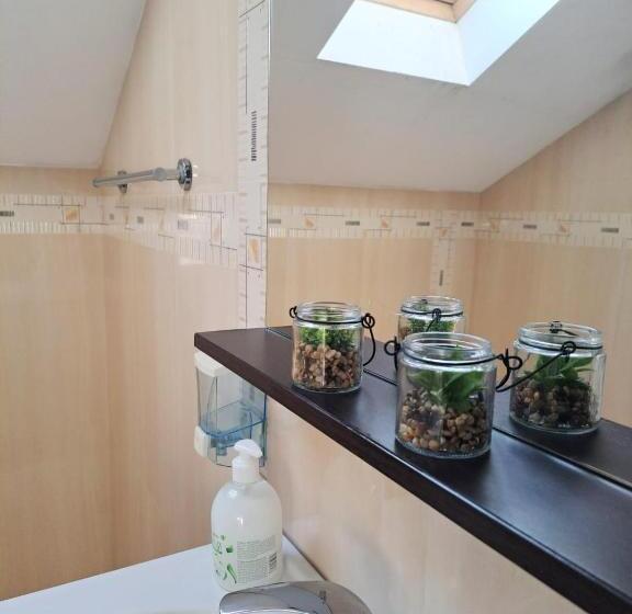 Standard Trippelrum, Veronica