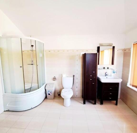 3 Sovrums Lägenhet, Veronica