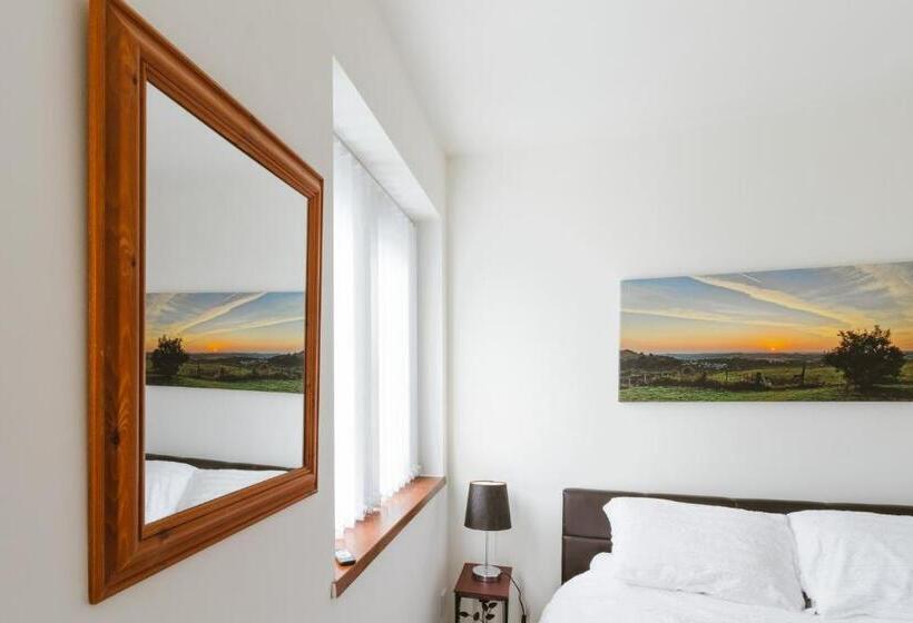 غرفة قياسية مطلة على الجبل, Bryn Gerrig View