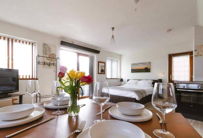 غرفة قياسية مطلة على الجبل, Bryn Gerrig View