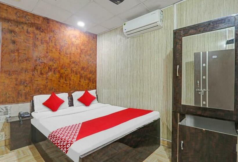 חדר קלאסי לשלושה, New Geetanjali