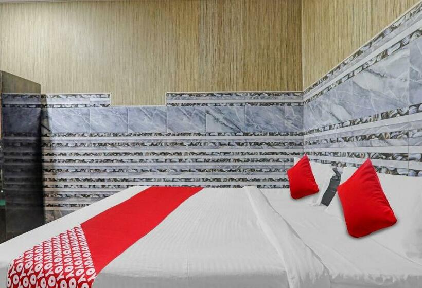 חדר קלאסי לשלושה, New Geetanjali