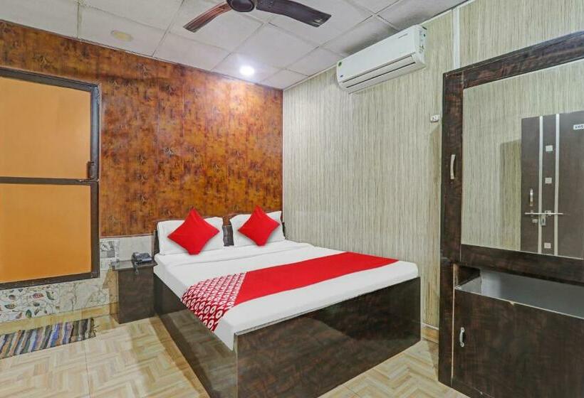 חדר קלאסי לשלושה, New Geetanjali