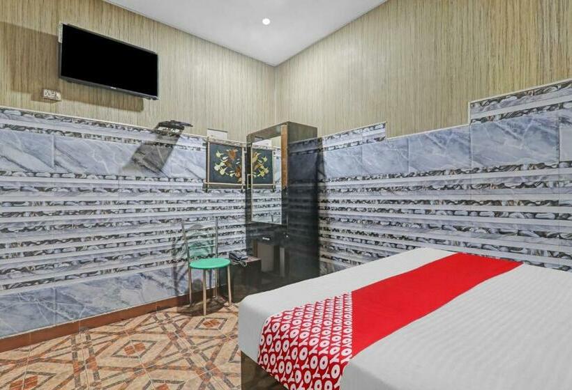 חדר קלאסי לשלושה, New Geetanjali