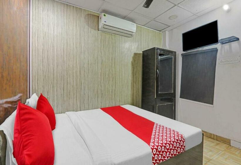 חדר קלאסי לשלושה, New Geetanjali