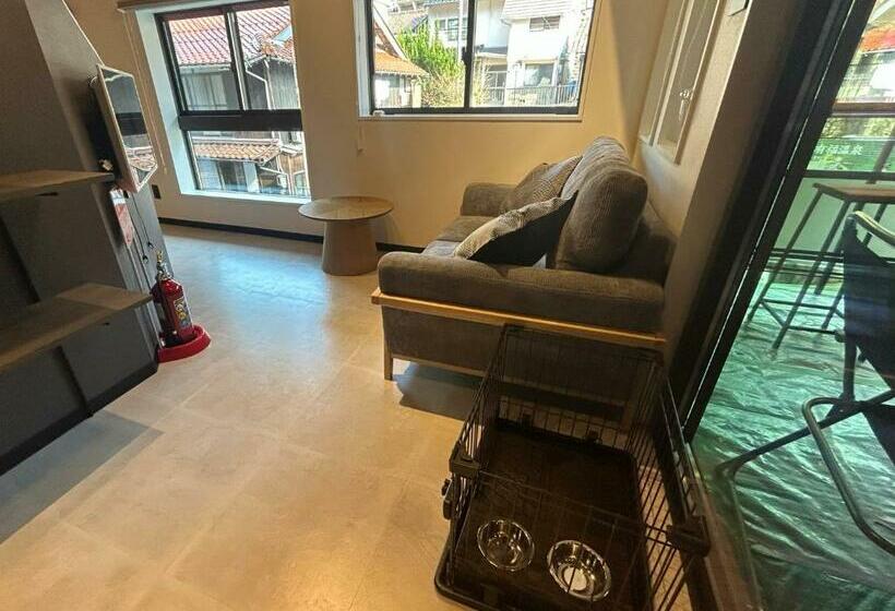 חדר משפחתי, Kototoki   En