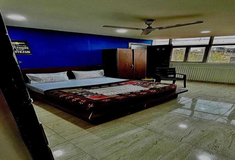 Трехместный Номер Deluxe, Oyo 80774c Yaduvanshi Inn